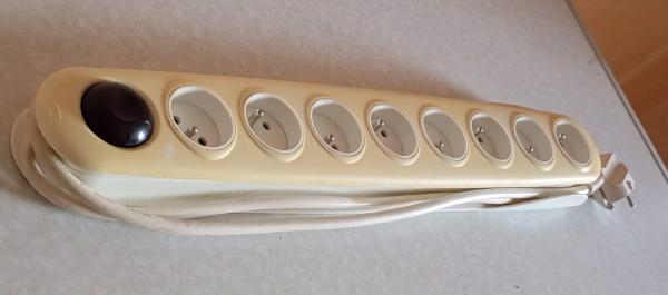 Multiprises 8 sorties - FastAnnonces.fr : Les annonces gratuites et rapides